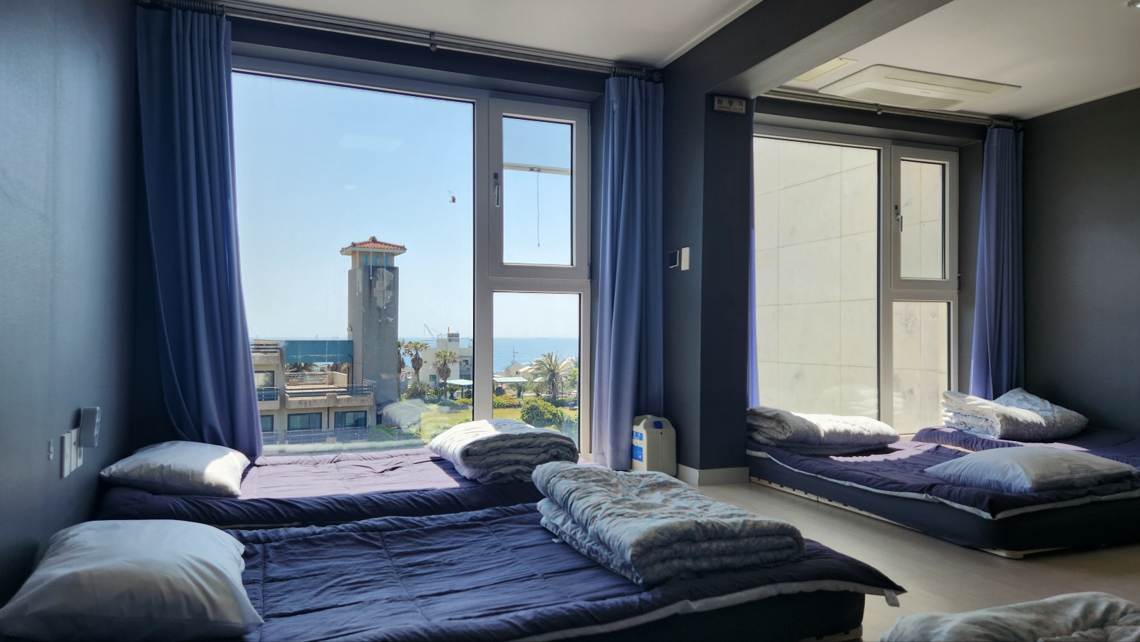  전 객실 1층침대  남성 6인실(오션뷰, 1인 기준)