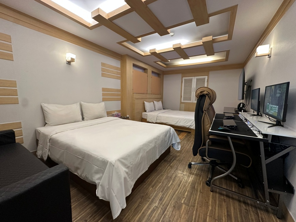 room detail thumbnail 1