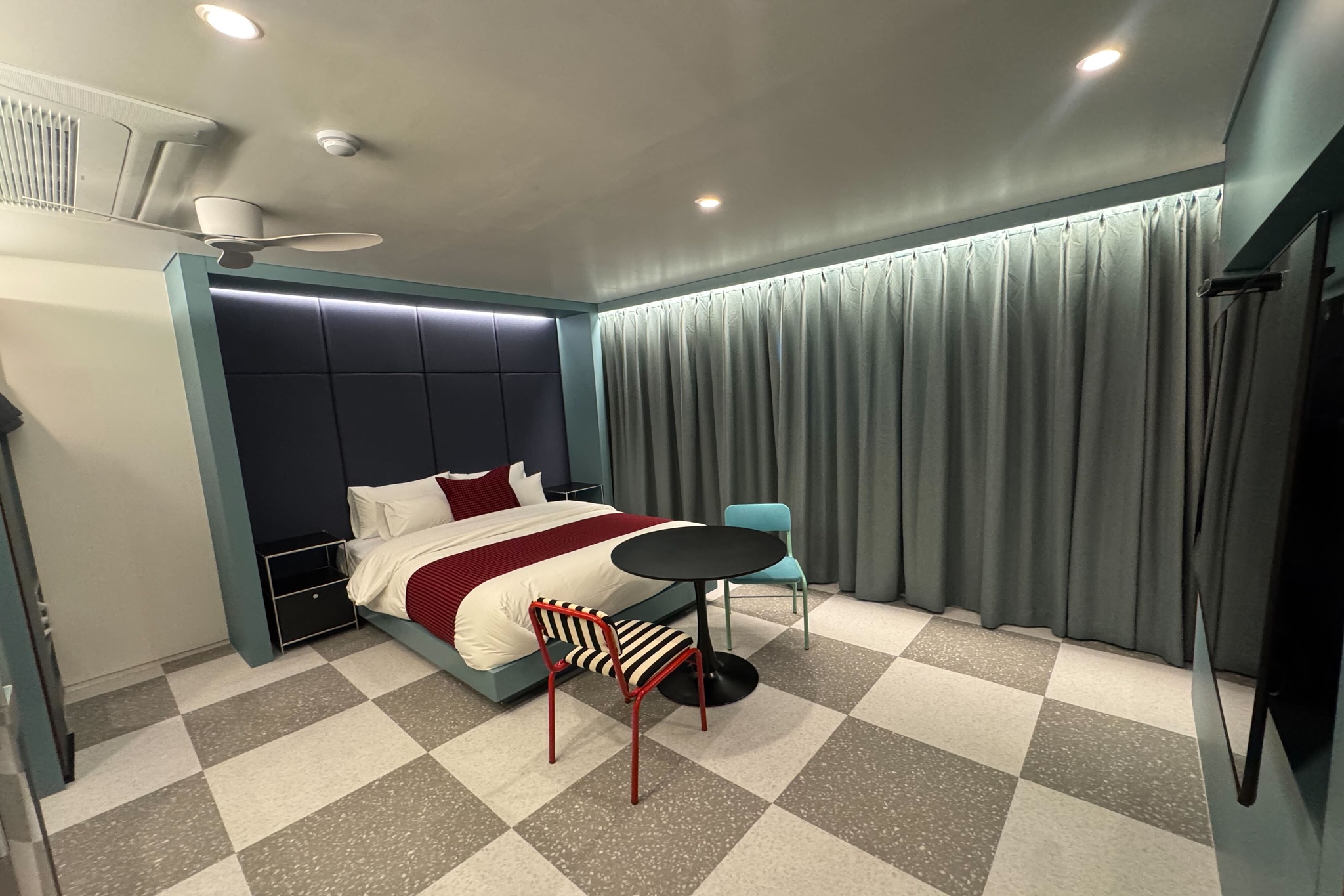 room detail thumbnail 0