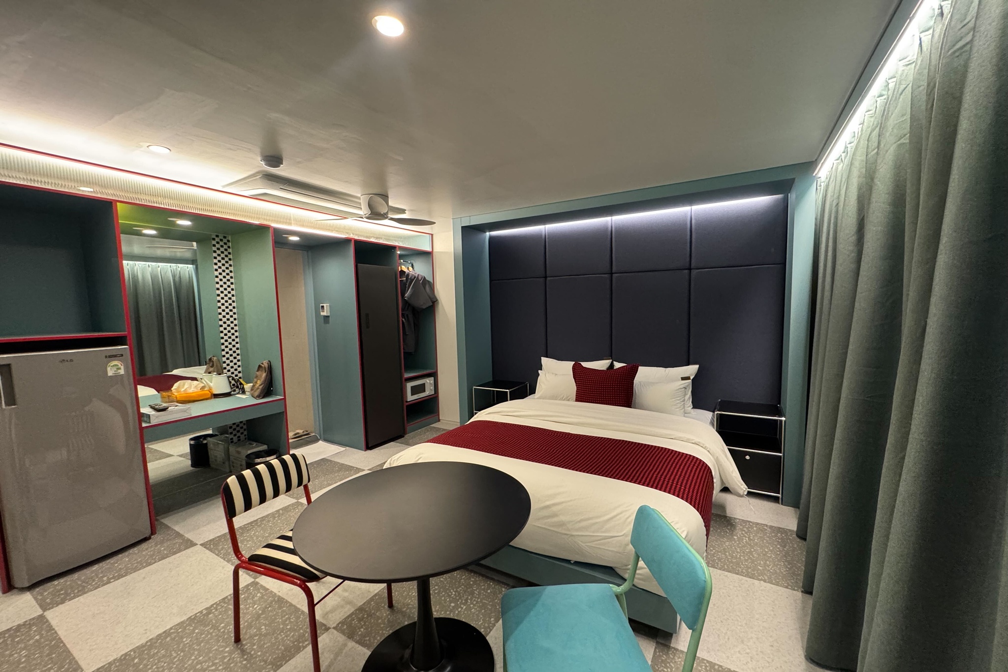 room detail thumbnail 1