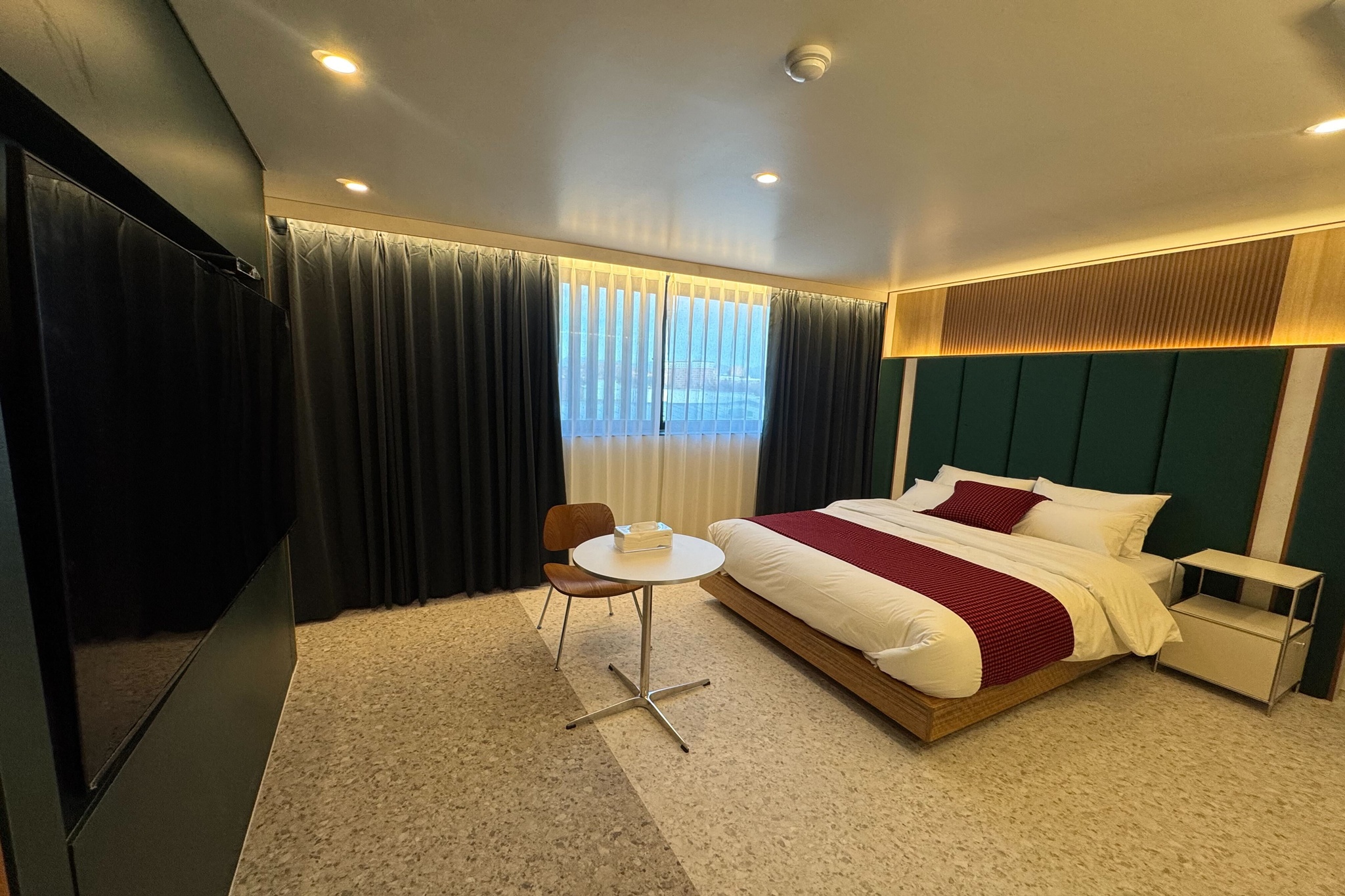 room detail thumbnail 1