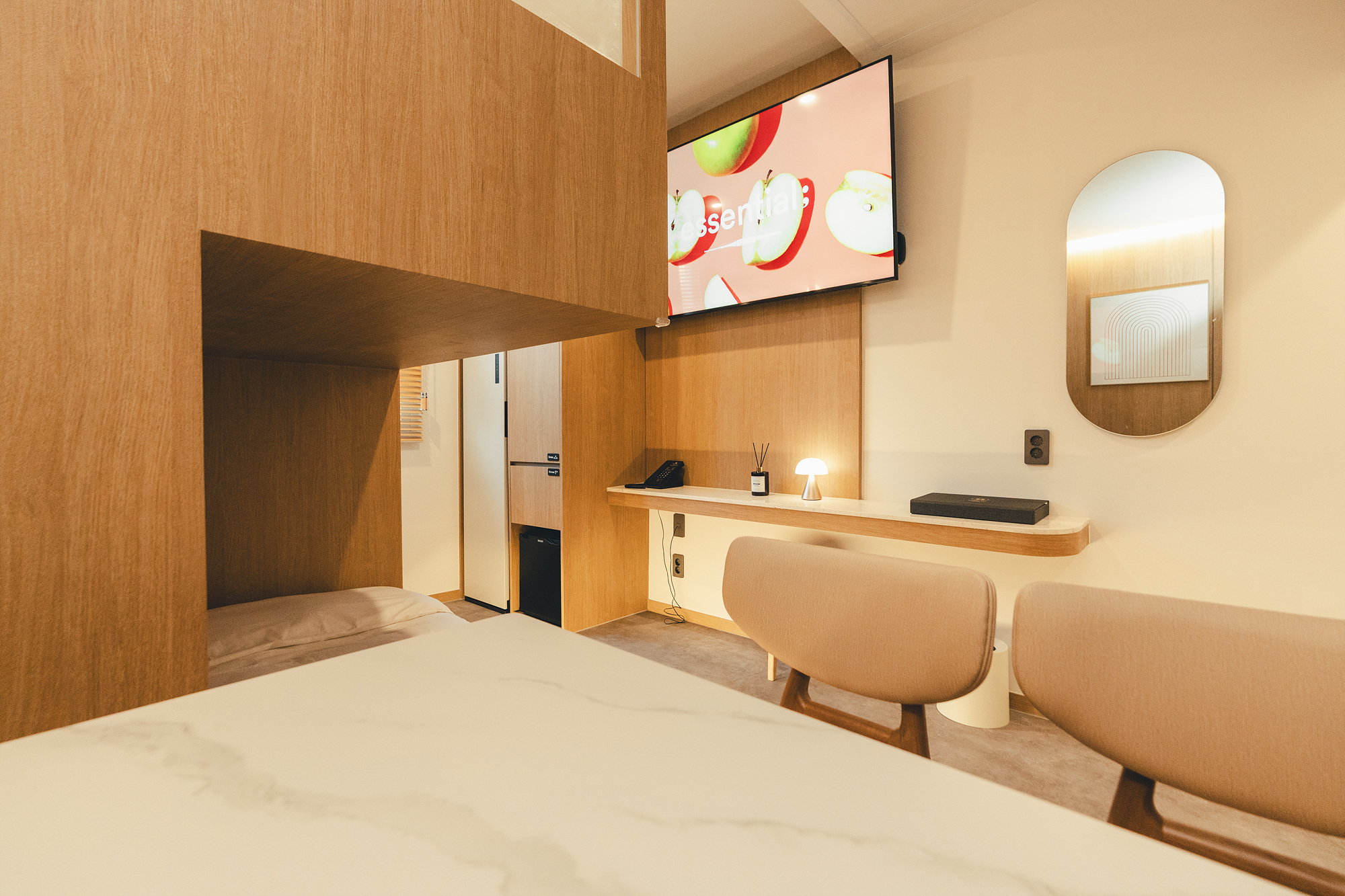 room detail thumbnail 2