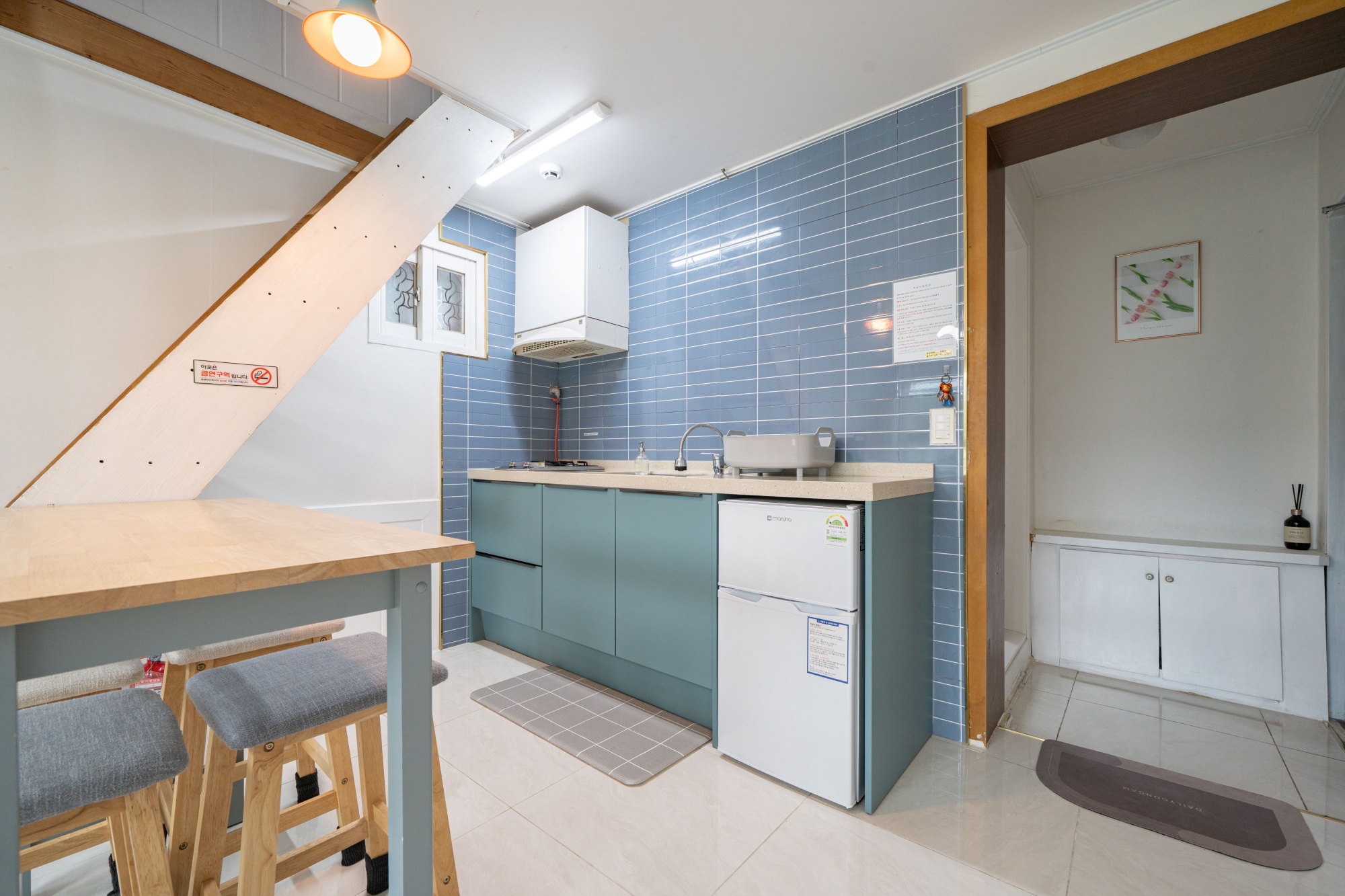 room detail thumbnail 2