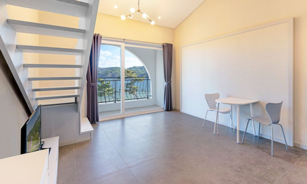 room detail thumbnail 2