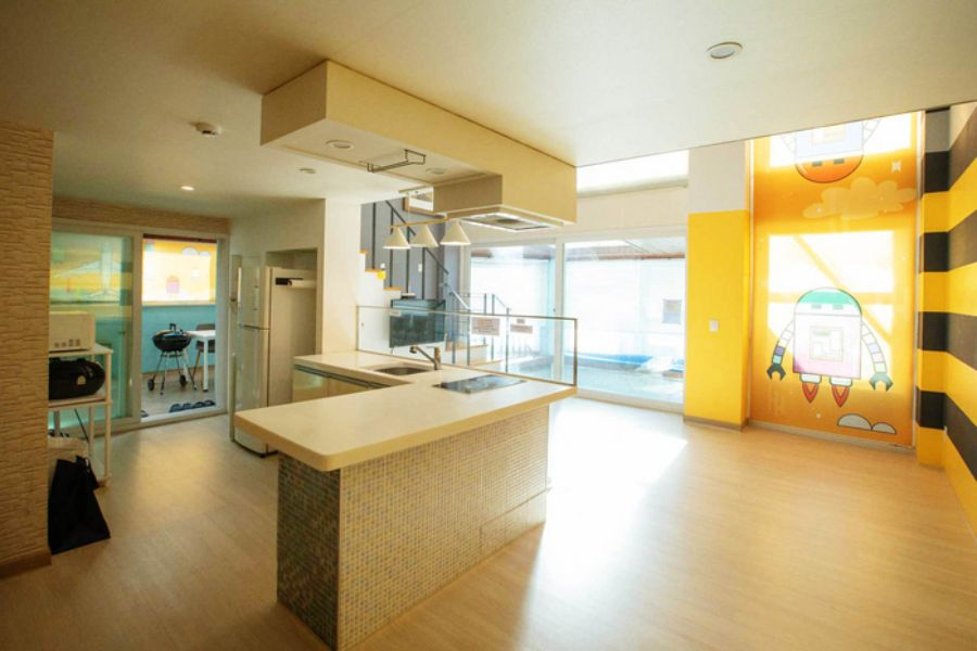 room detail thumbnail 1