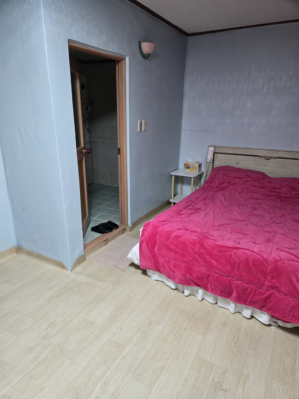 room detail thumbnail 0