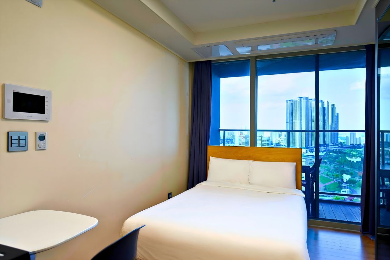 room detail thumbnail 0