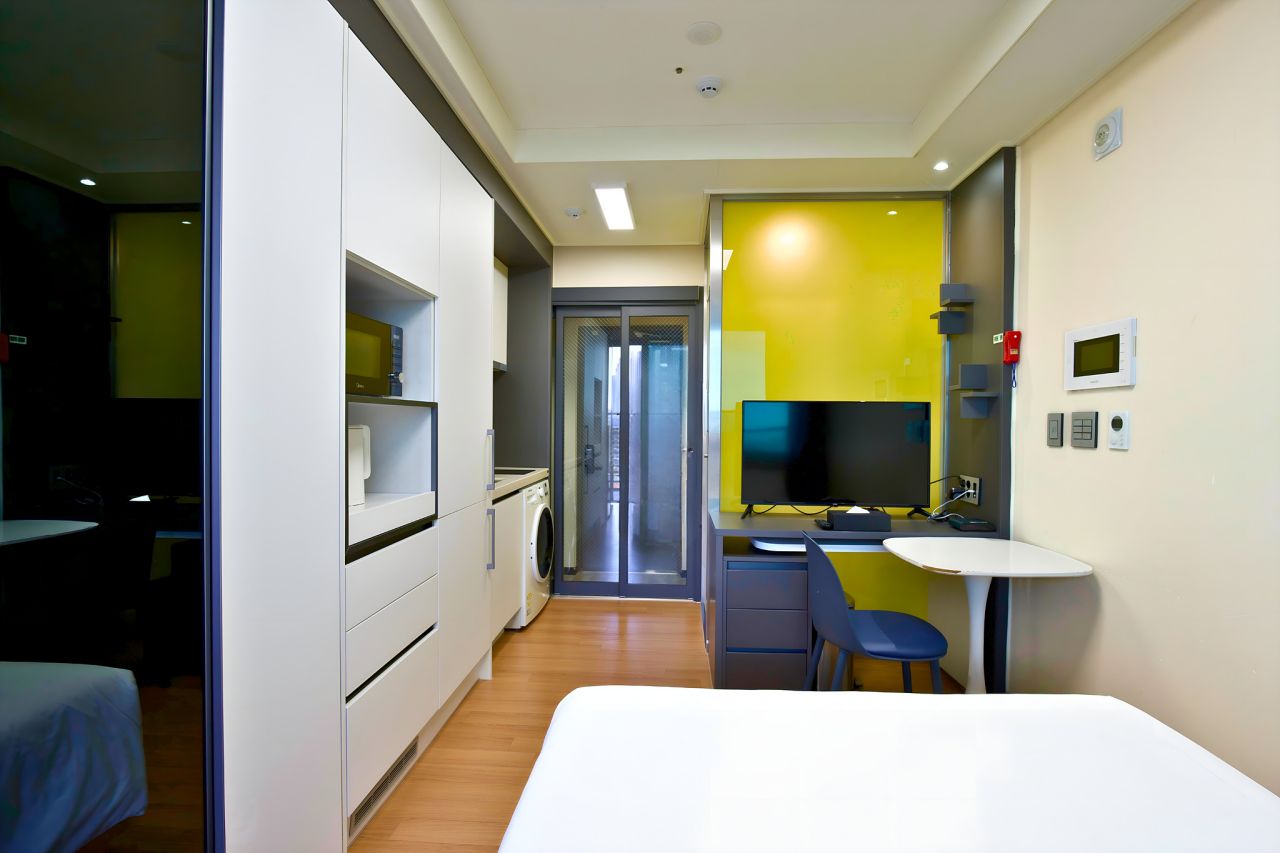 room detail thumbnail 2