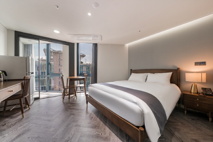 스탠다드 더블(초강력특가, 루프탑수영장2인무료)