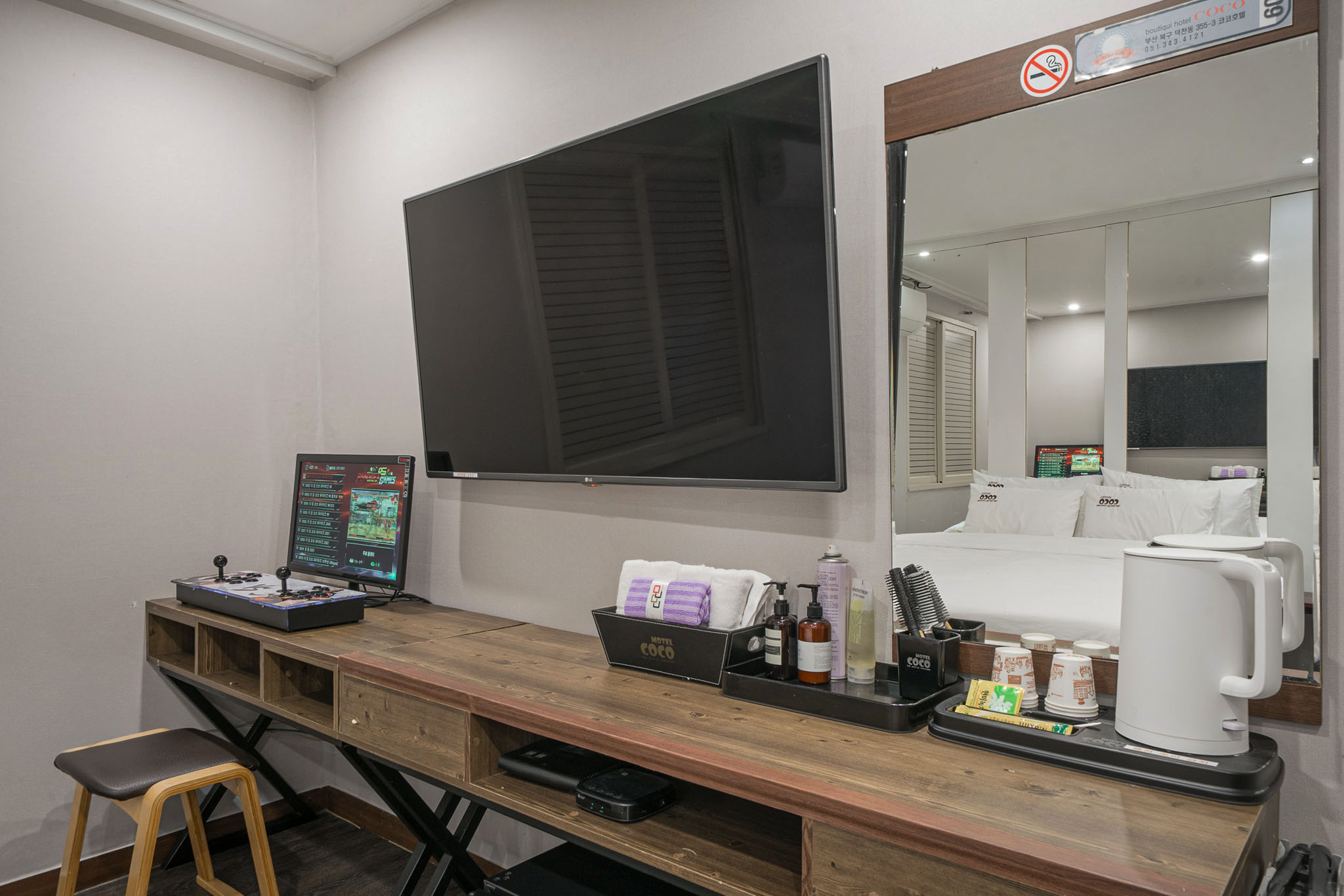 room detail thumbnail 2