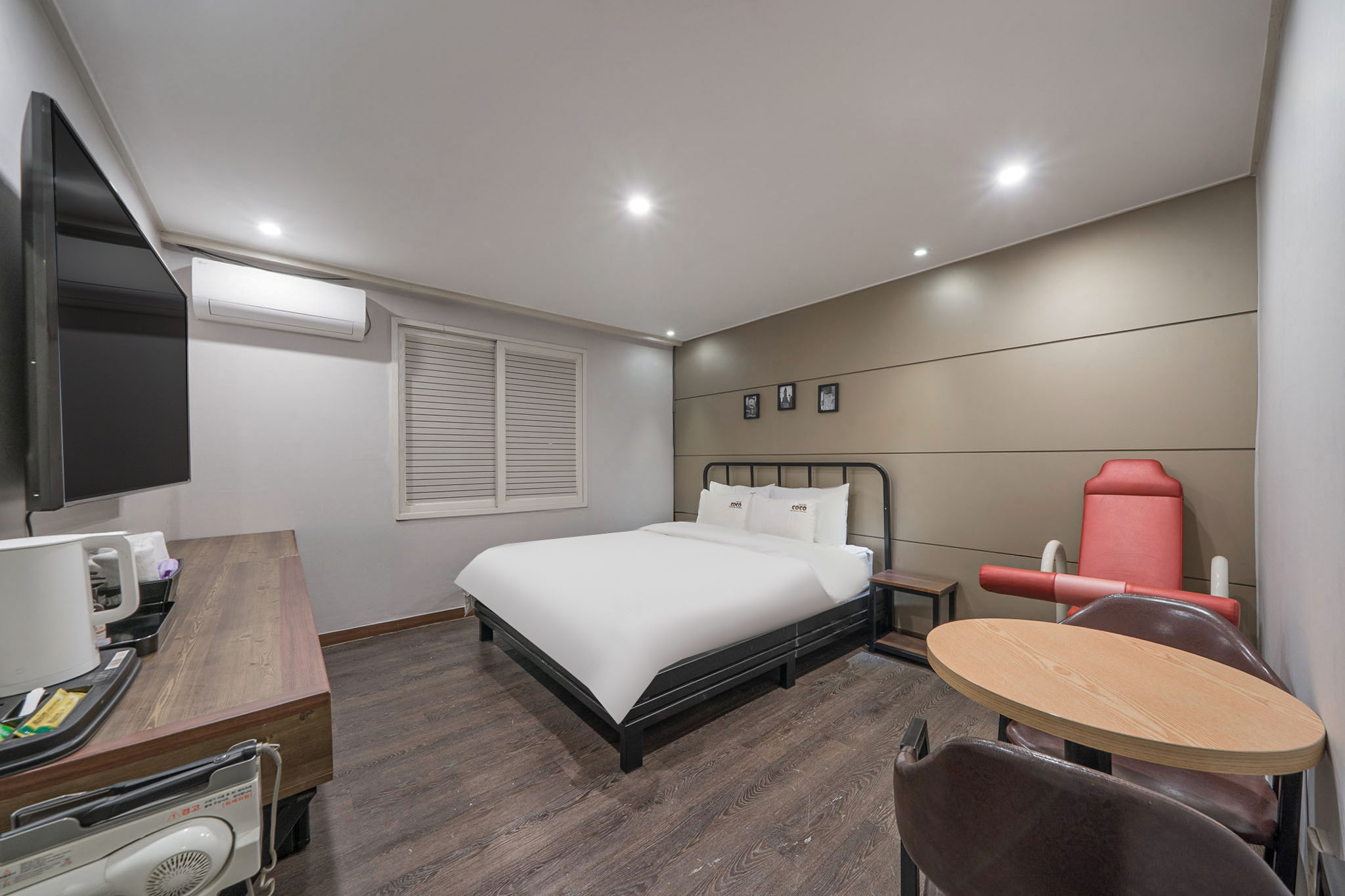 커플체어룸-전 객실 금연(넷플릭스,디즈니,티빙,웨이브 시청가능,55인치 TV/2인초과 금지)