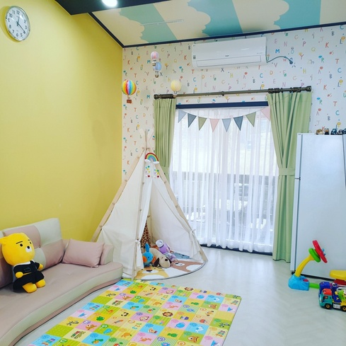 room detail thumbnail 1