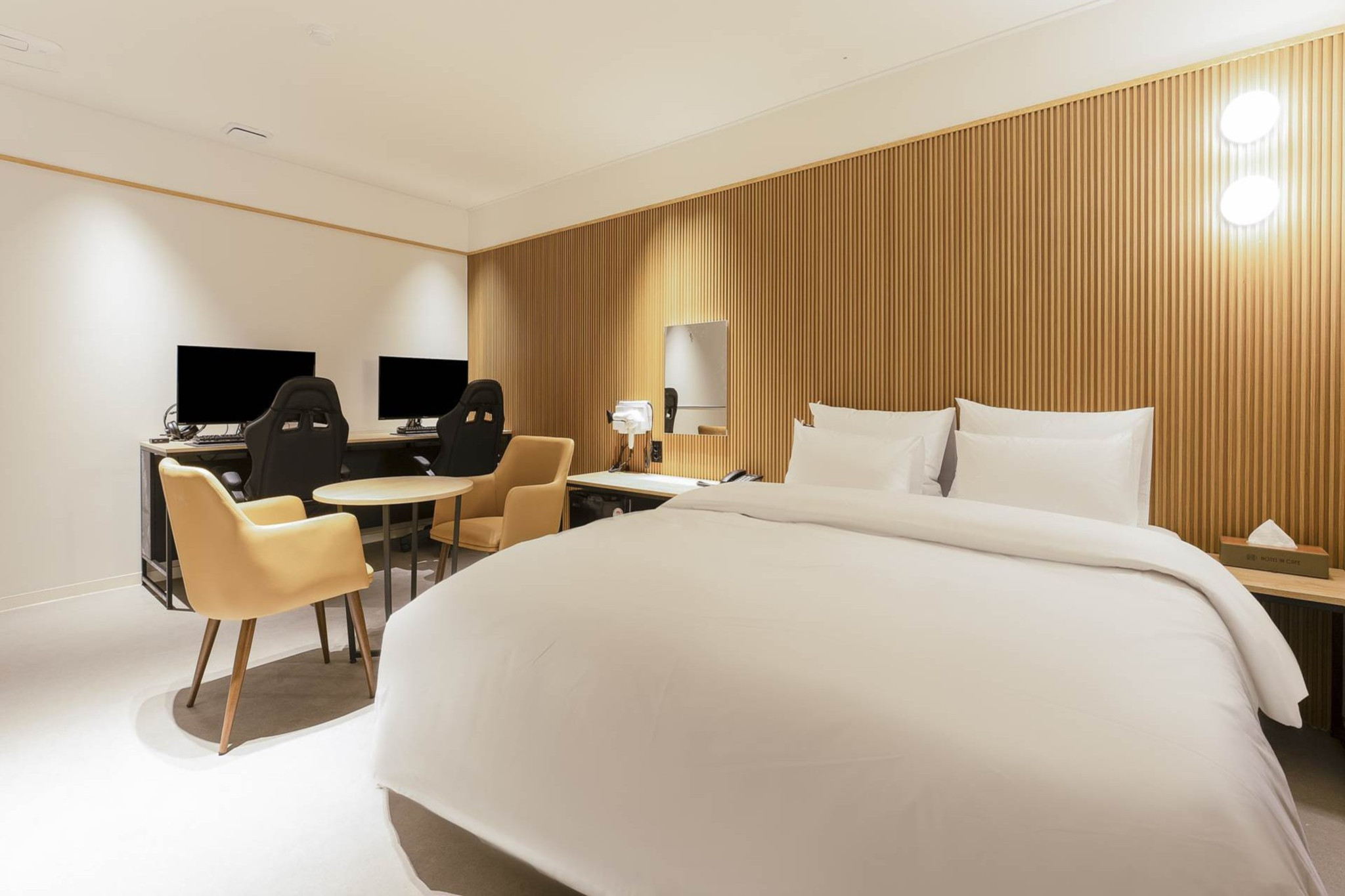 room detail thumbnail 1