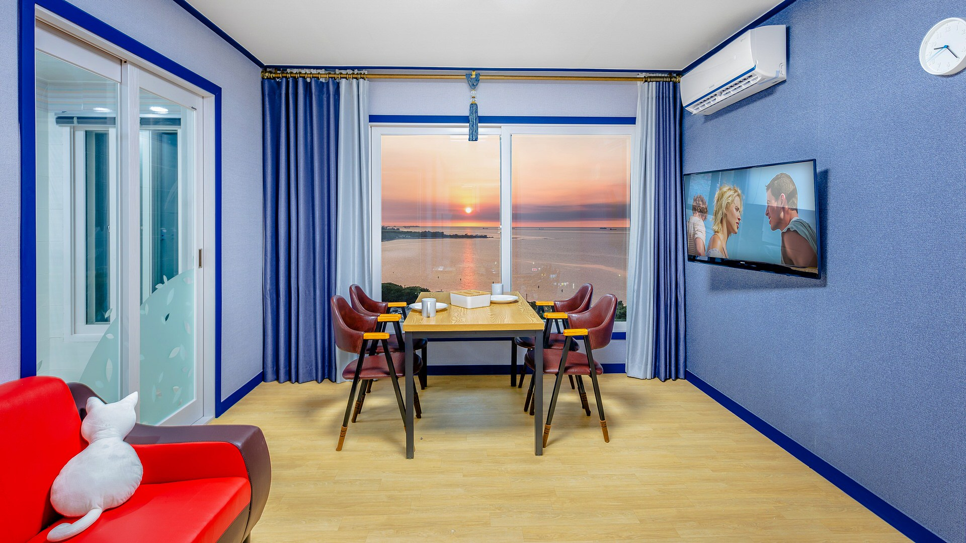 room detail thumbnail 1