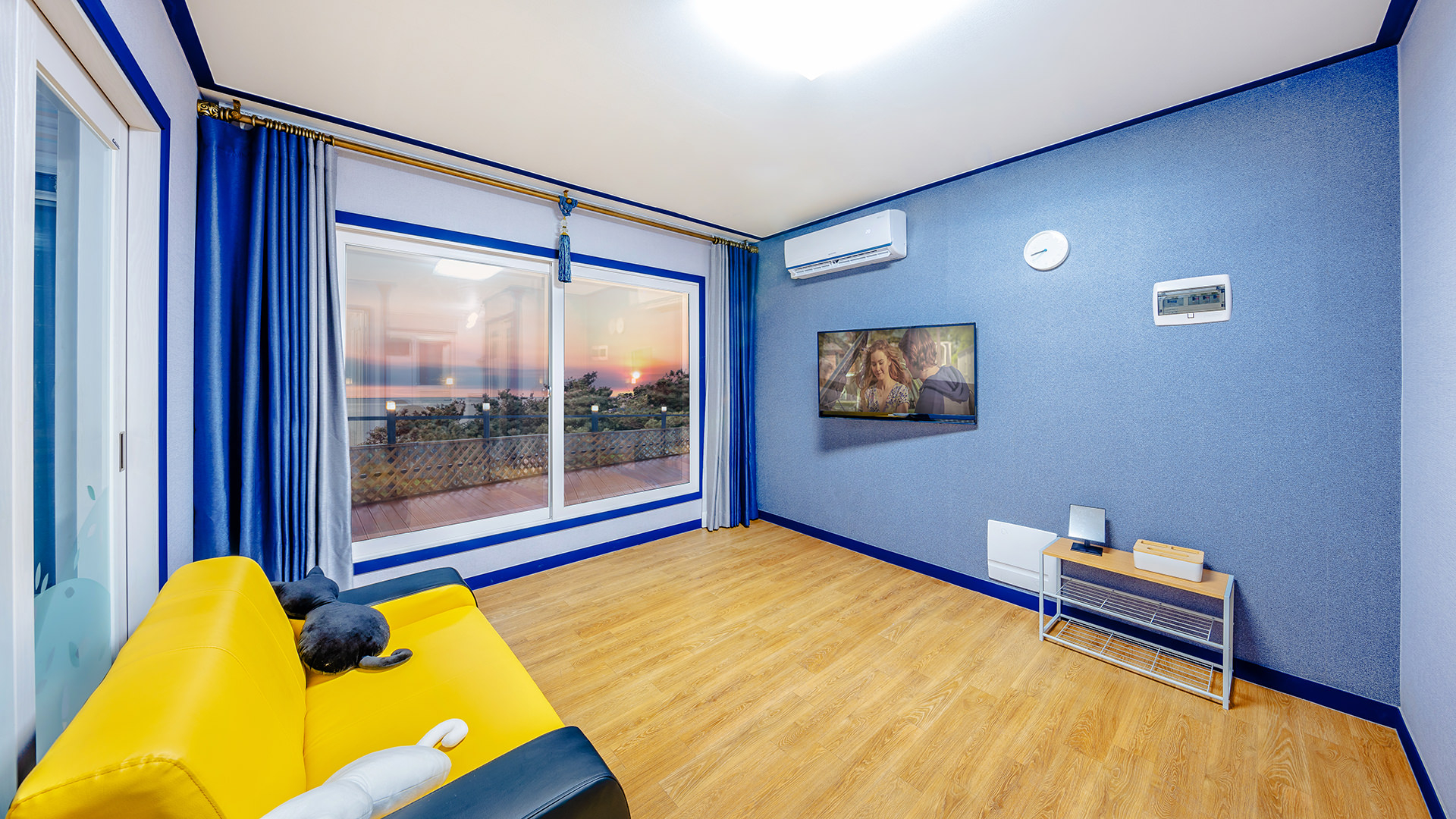 room detail thumbnail 0