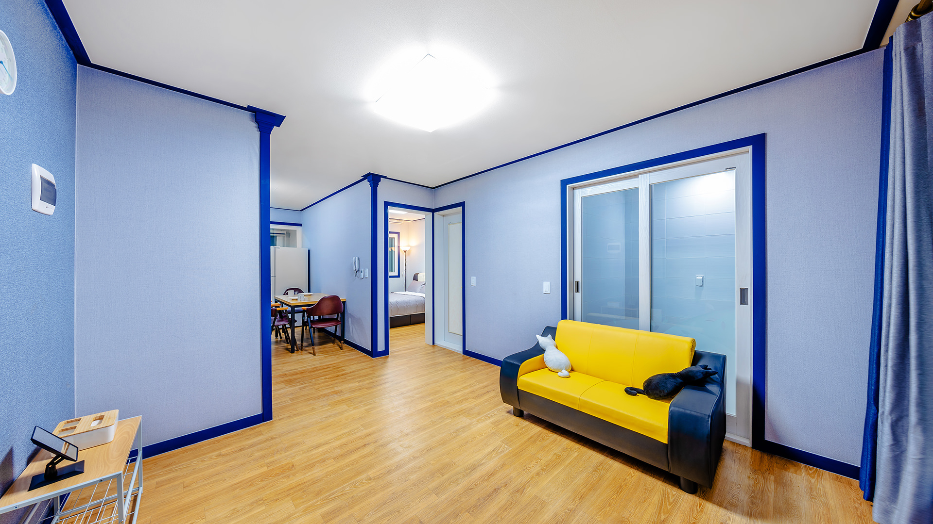 room detail thumbnail 2