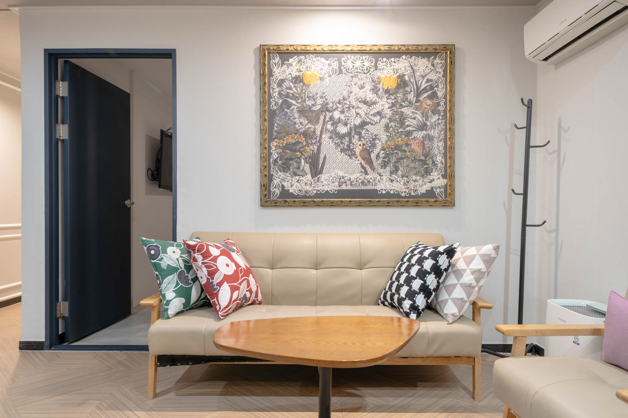 room detail thumbnail 2