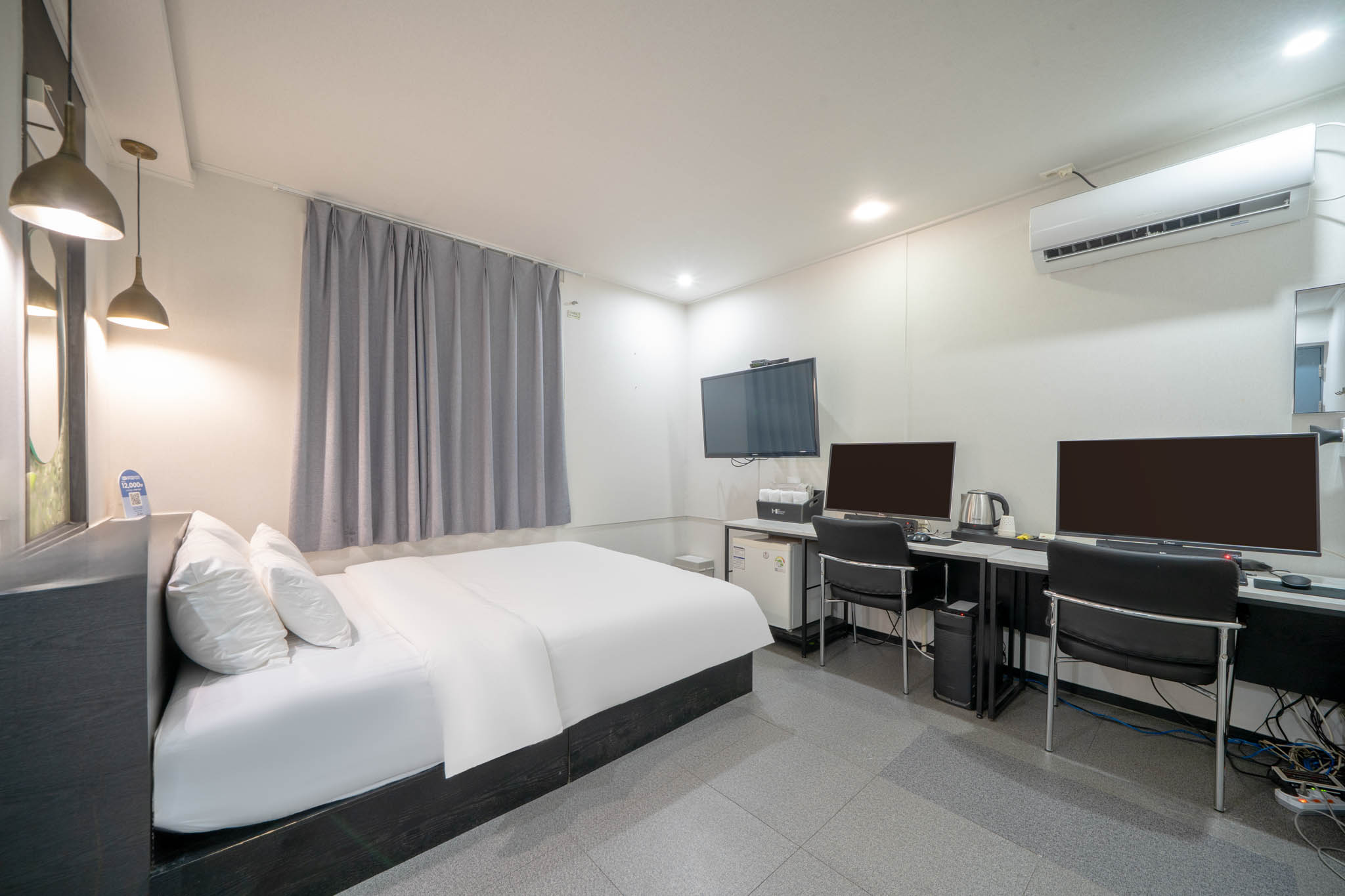 게이밍(커플pc, 롤&배틀그라운드 이용가능, 넷플릭스 시청가능)