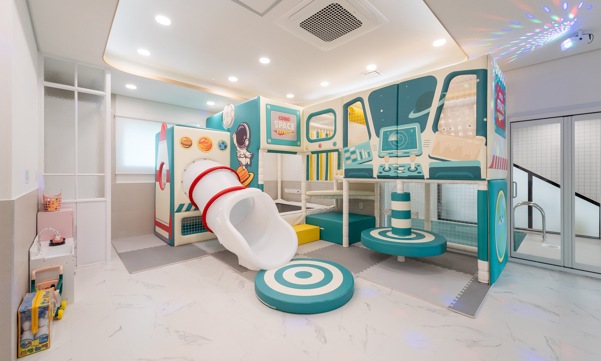 꼬모 C104 (투룸,거실1,욕실2)