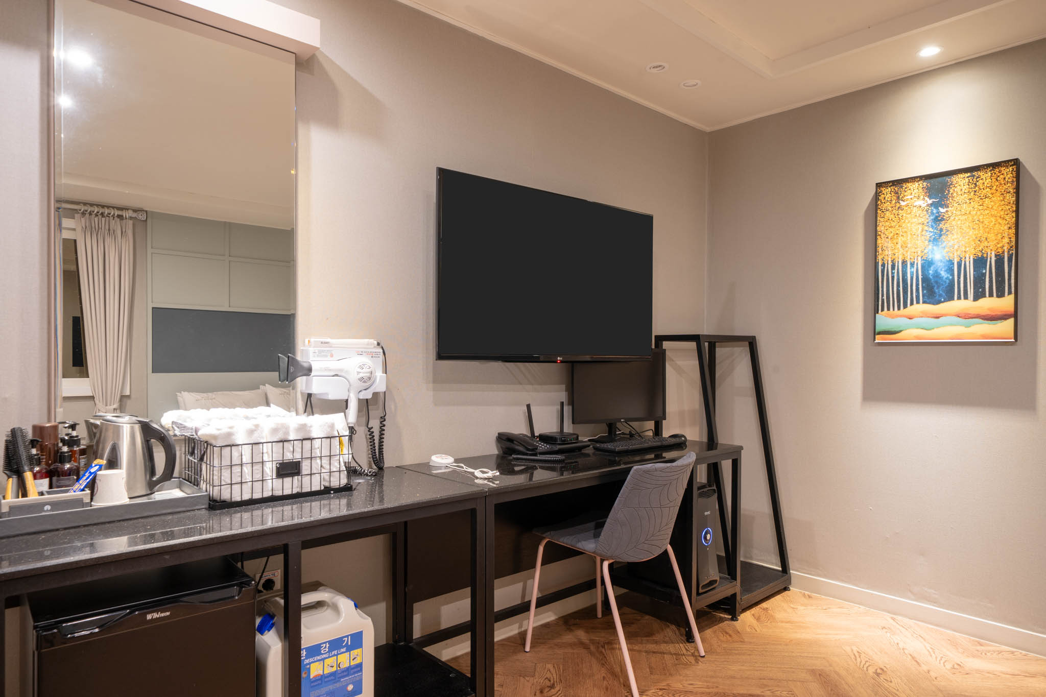 room detail thumbnail 1