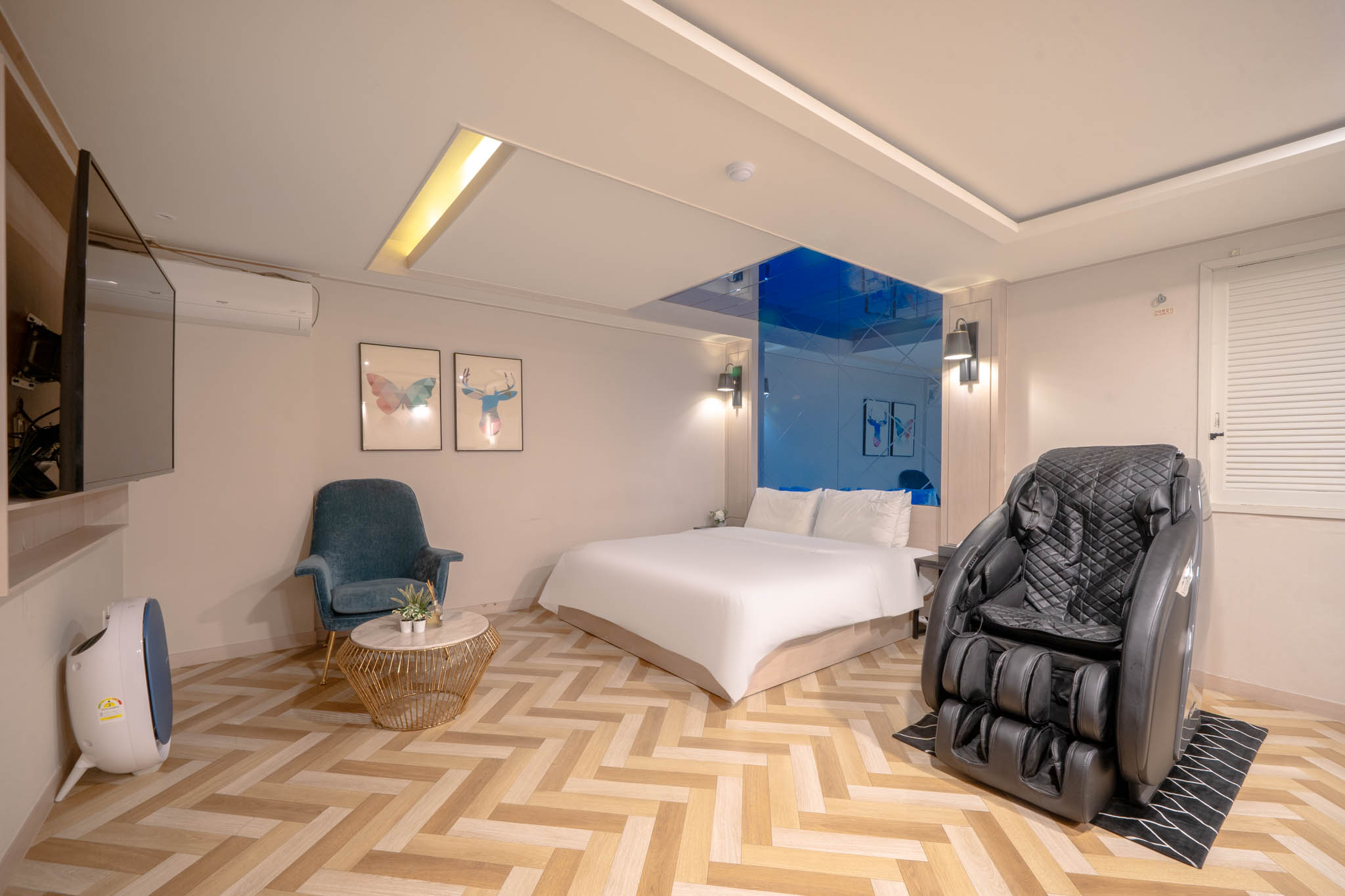 스위트A(최고사양 1PC, 안마의자, 스타일러 구비)(넷플릭스 이용가능, 공기청정기, 욕조, 비데)