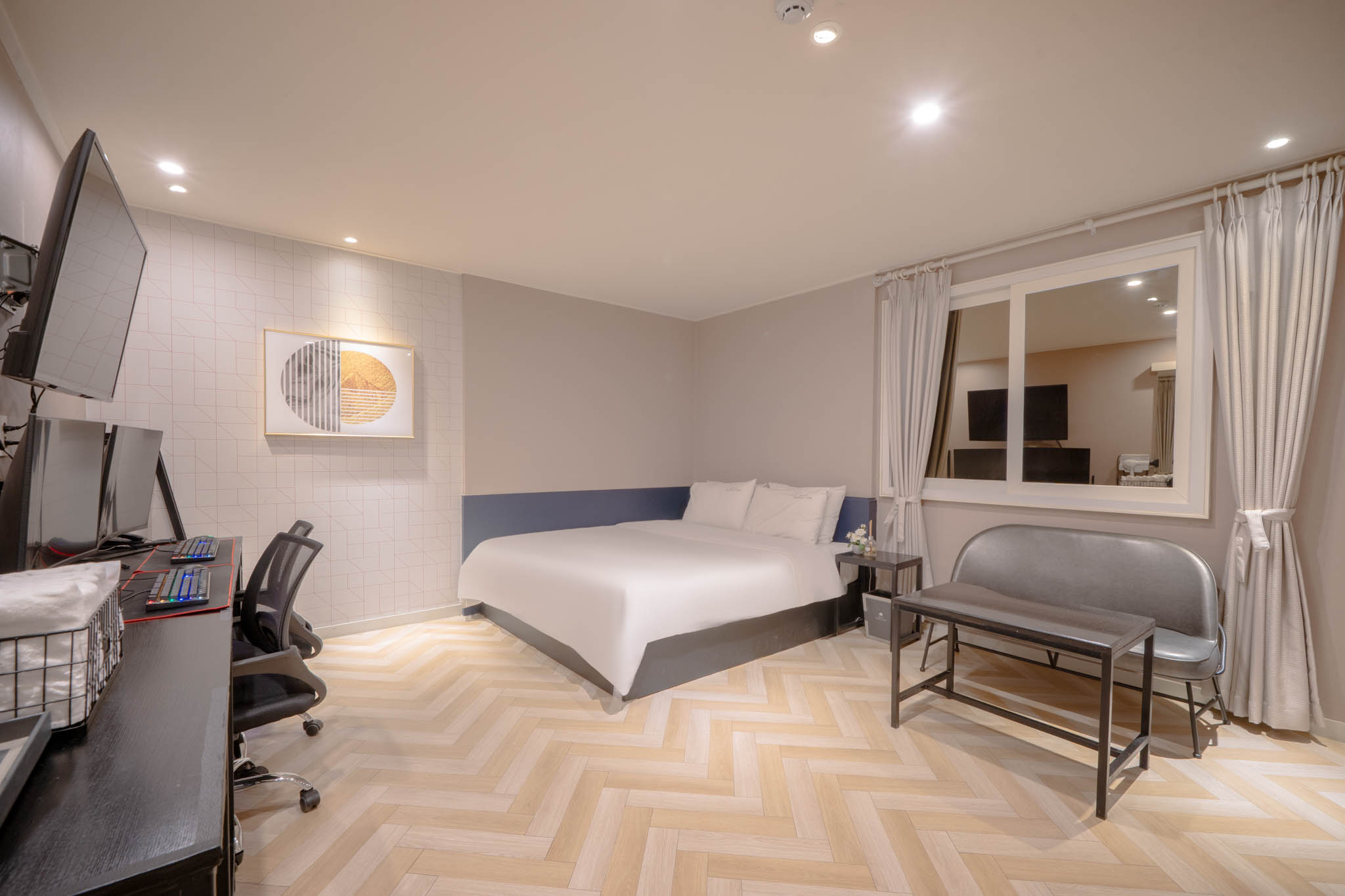 디럭스-커플PC(게임용 노하드 2pc, 넷플릭스 이용가능, 공기청정기, 욕조, 비데)