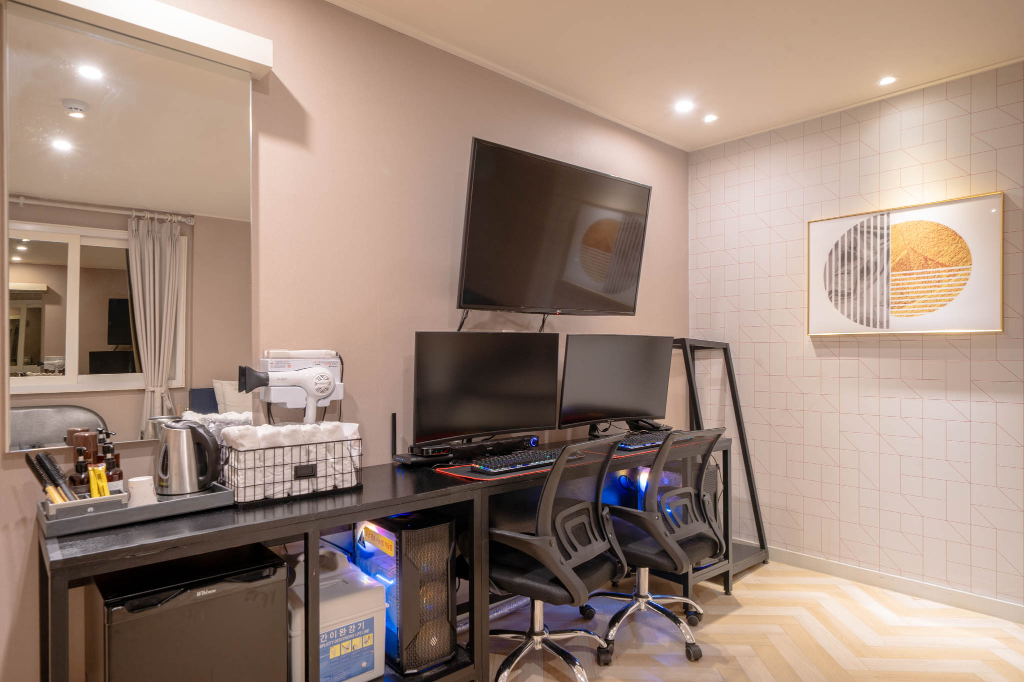 room detail thumbnail 2