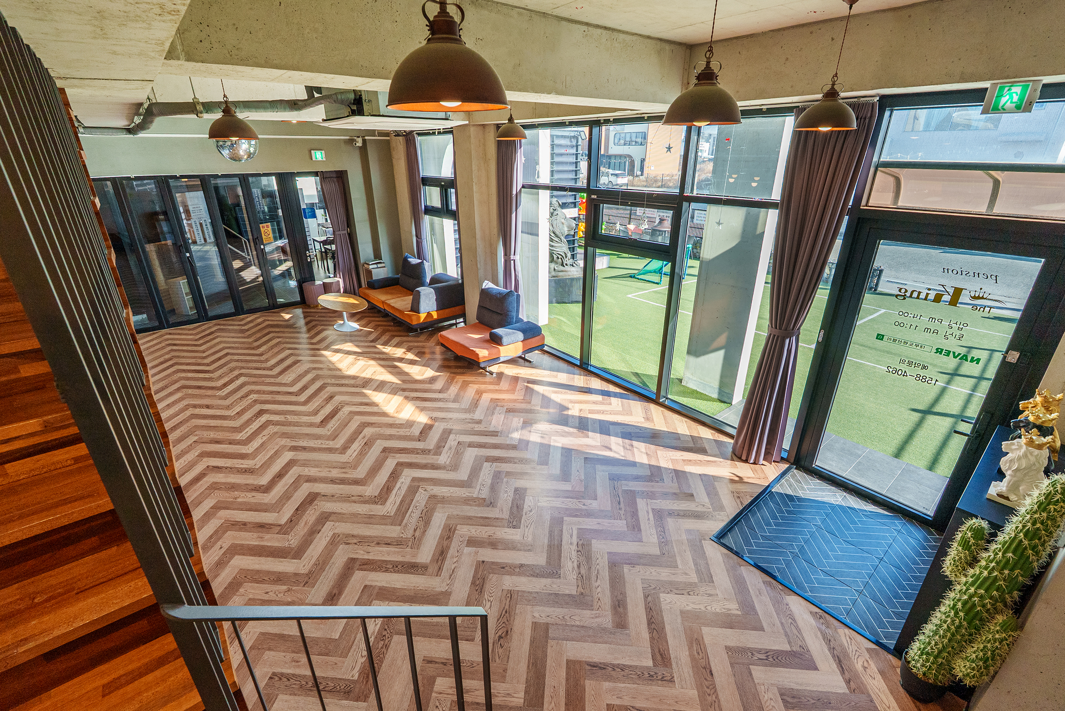 room detail thumbnail 2