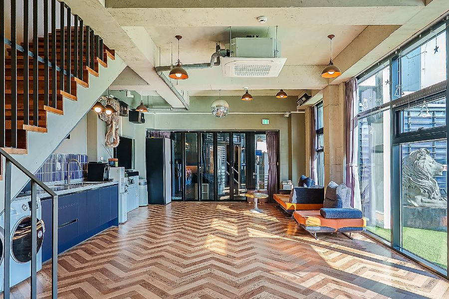 room detail thumbnail 1