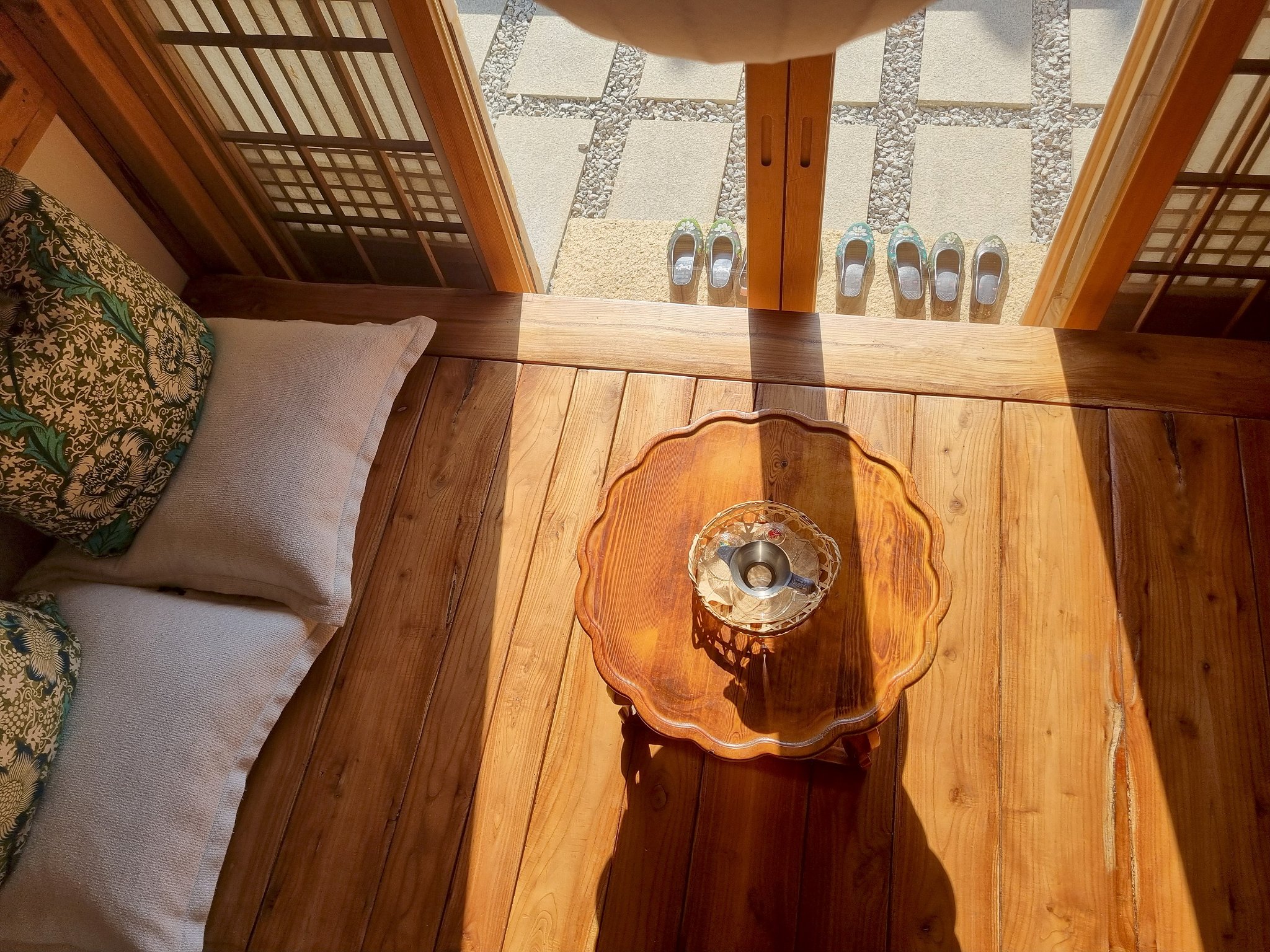 room detail thumbnail 2