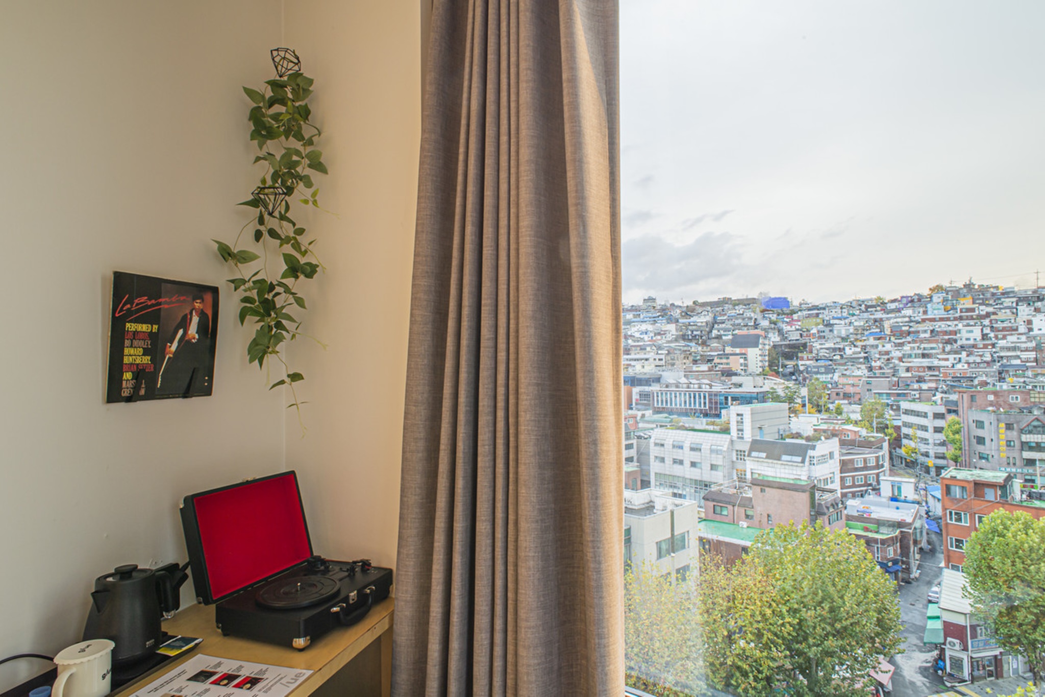 room detail thumbnail 2