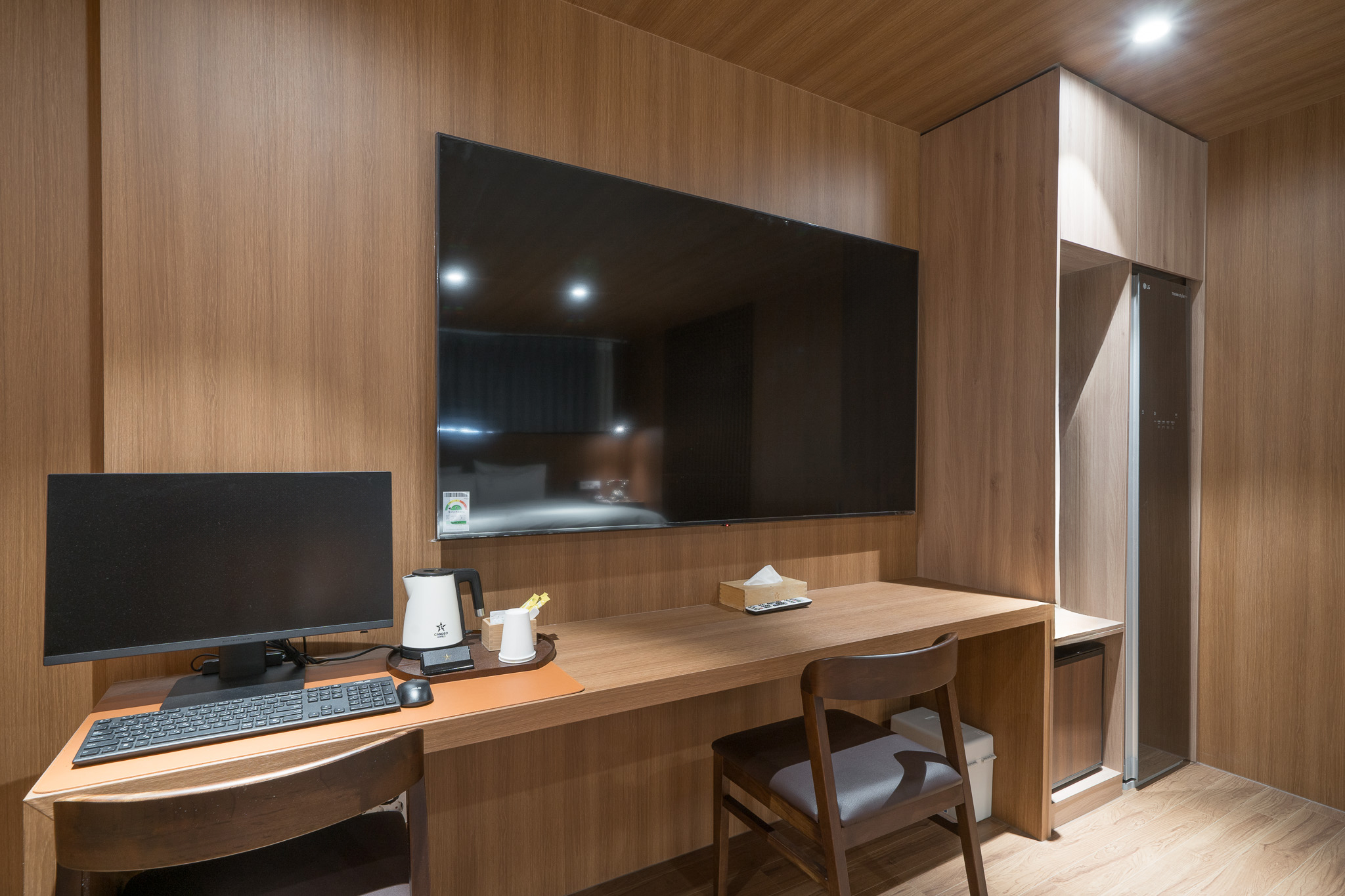 room detail thumbnail 2