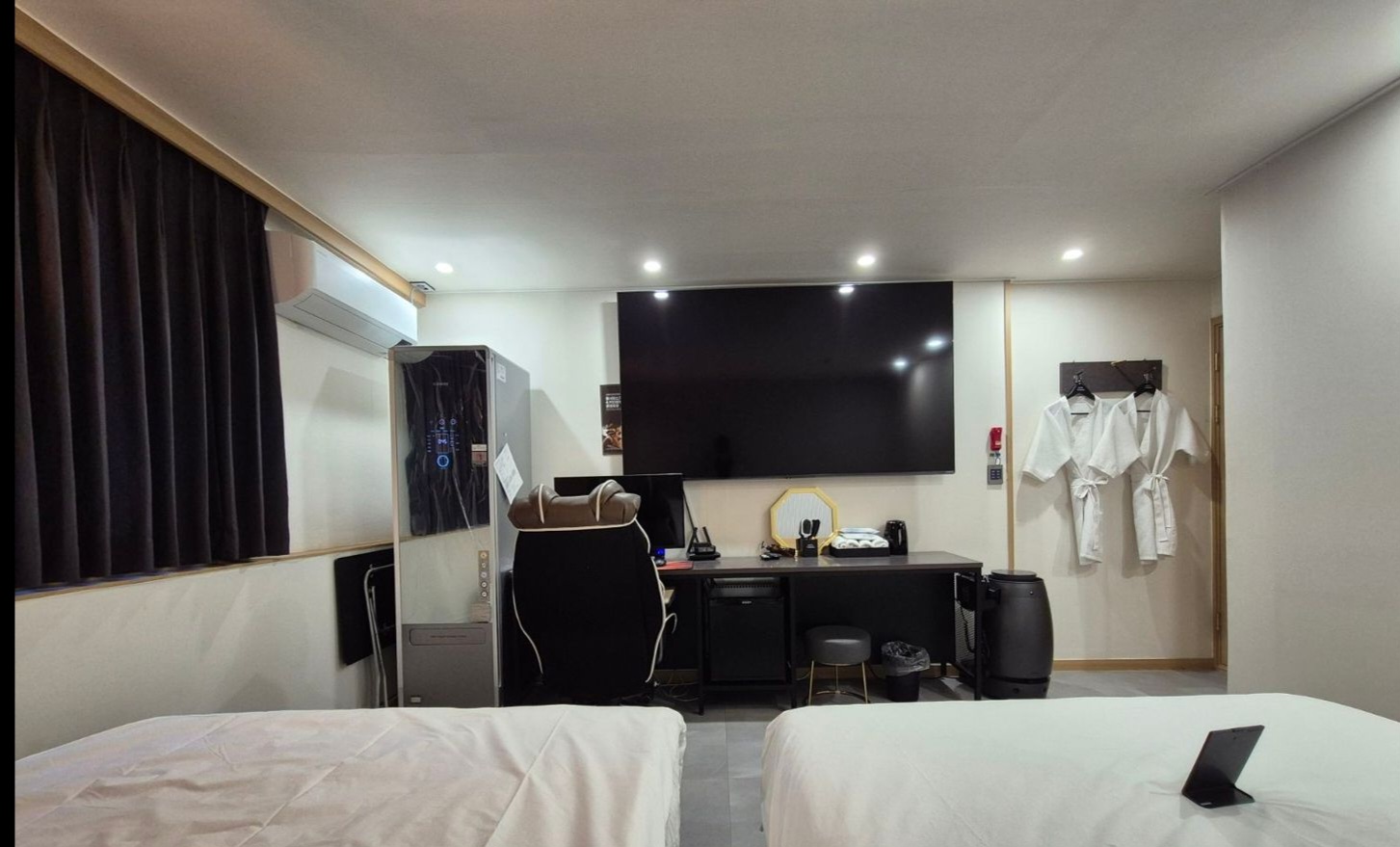 room detail thumbnail 1