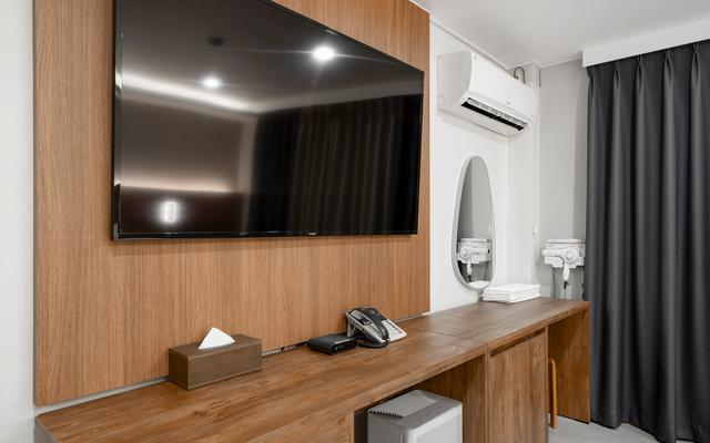 room detail thumbnail 2