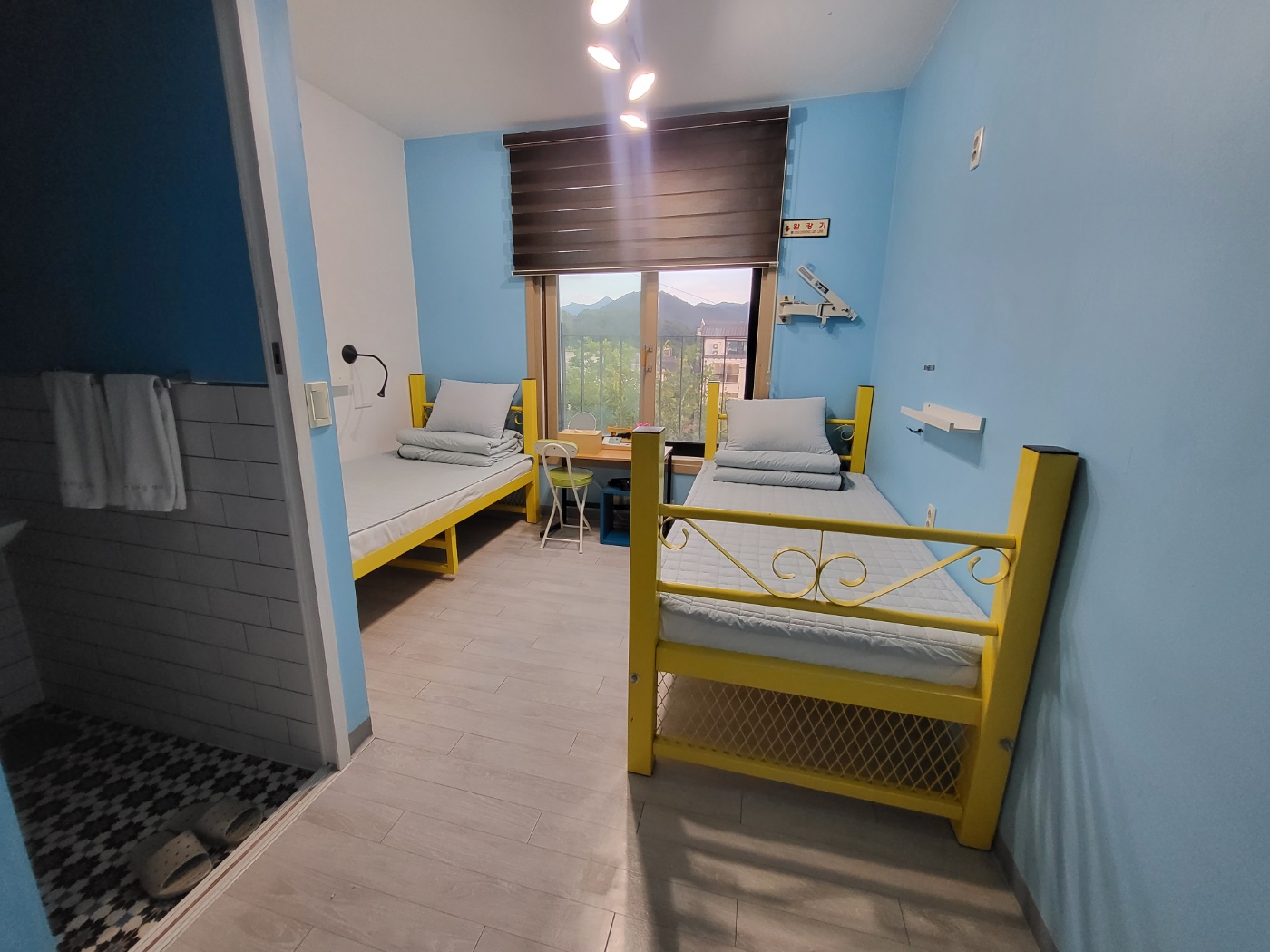 room detail thumbnail 0