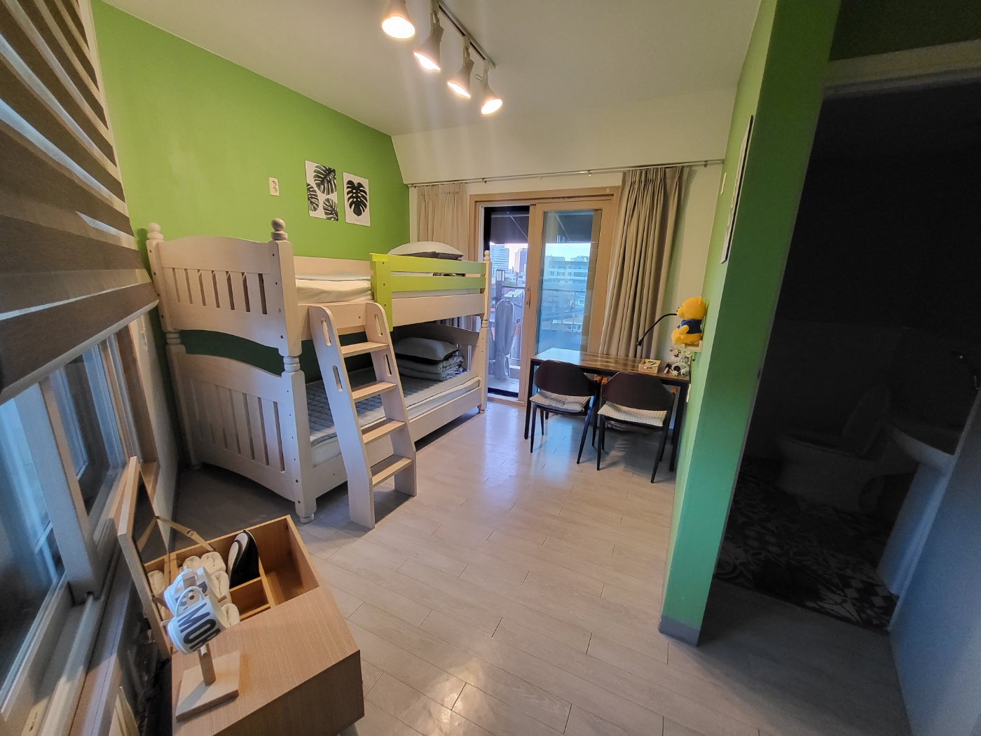 room detail thumbnail 0