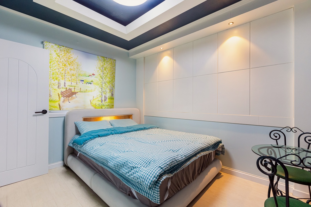 room detail thumbnail 2