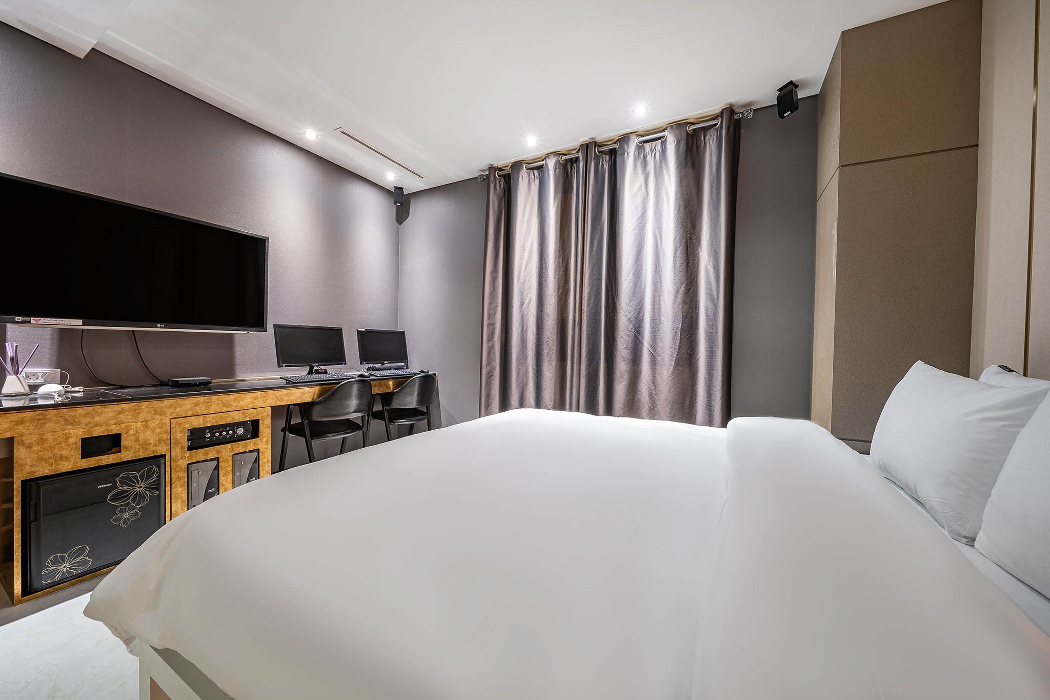 room detail thumbnail 0