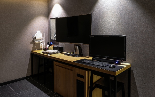 room detail thumbnail 2