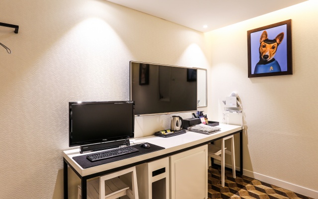 room detail thumbnail 2