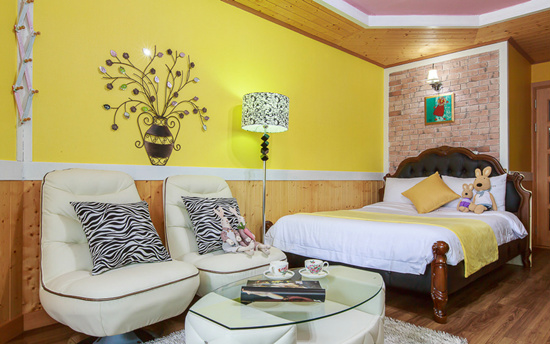 room detail thumbnail 2