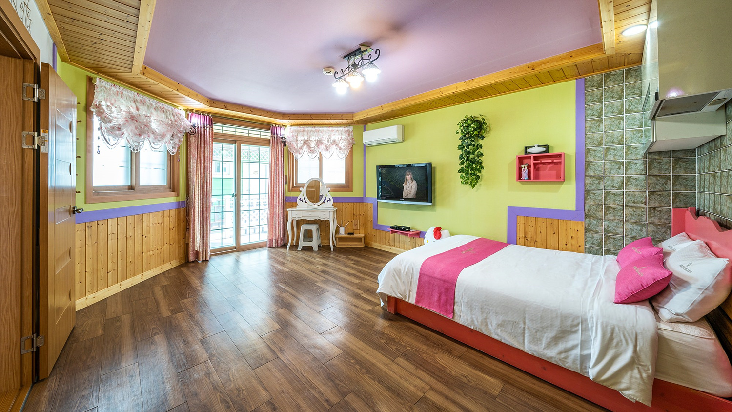 room detail thumbnail 1