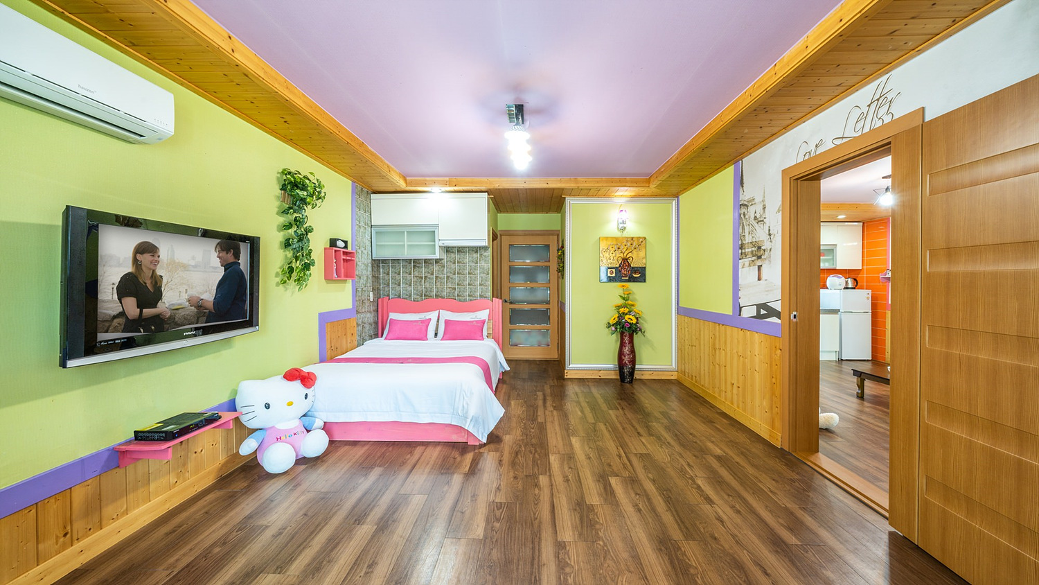 room detail thumbnail 2