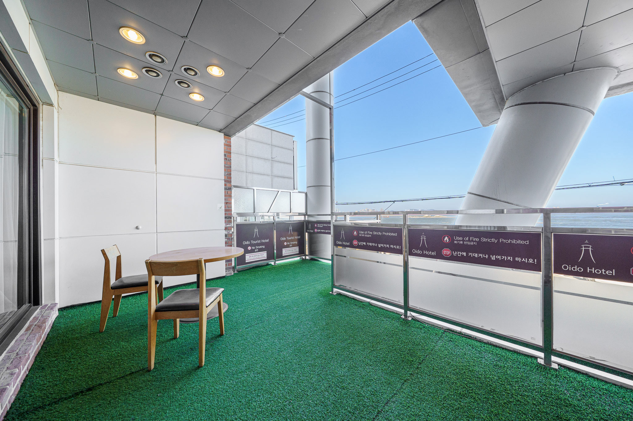 room detail thumbnail 1