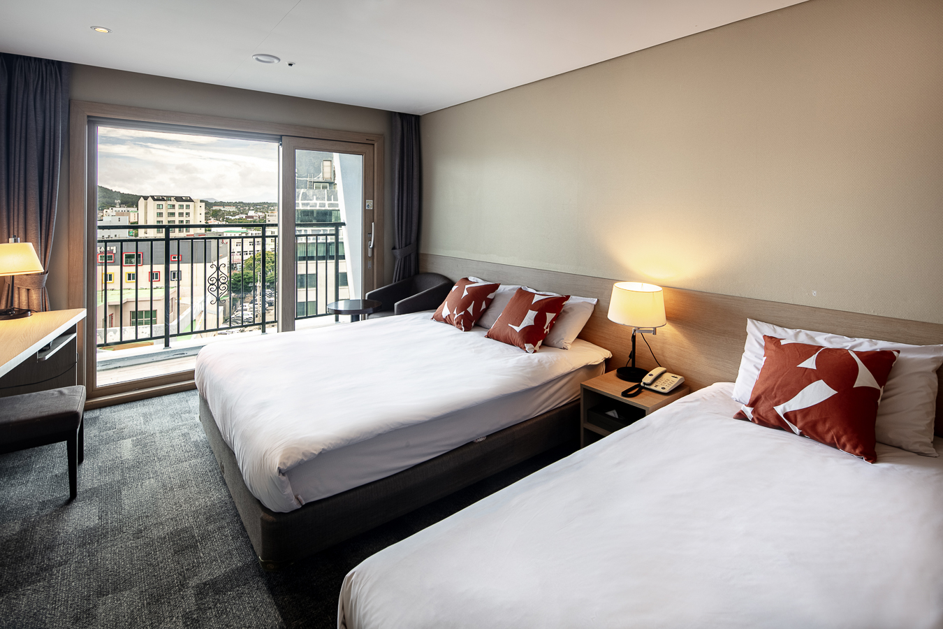 디럭스 더블+싱글 시티뷰(스누피가든 2인티켓 PKG)