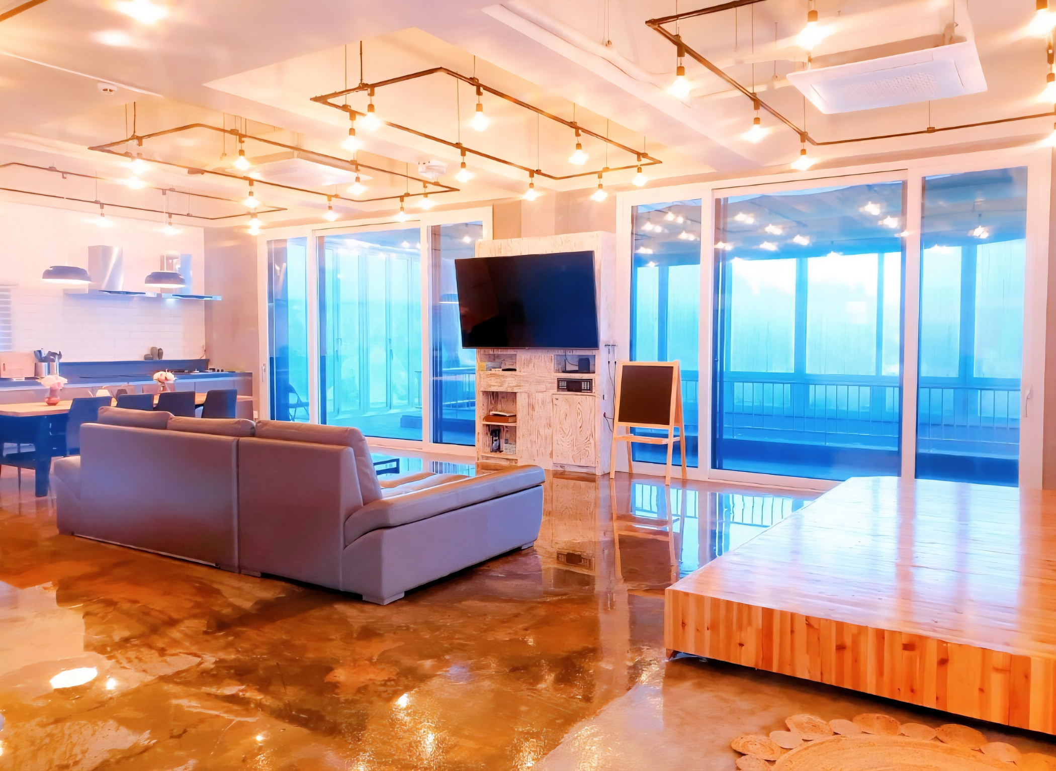 room detail thumbnail 1