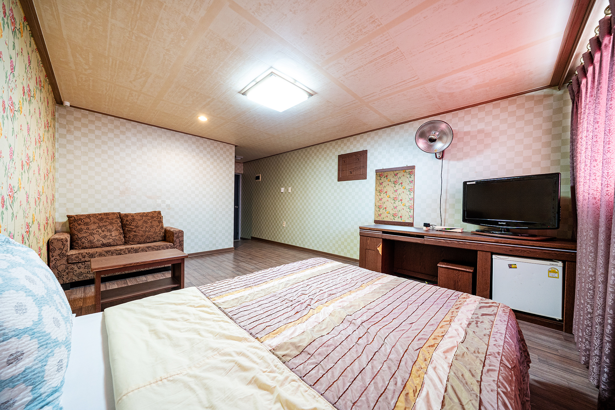 room detail thumbnail 1