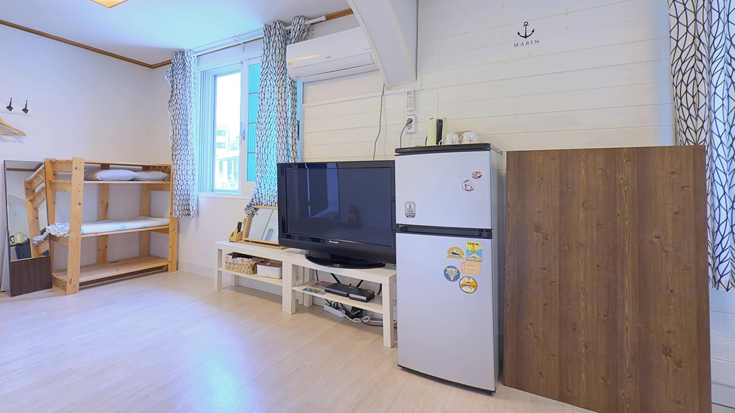 room detail thumbnail 1