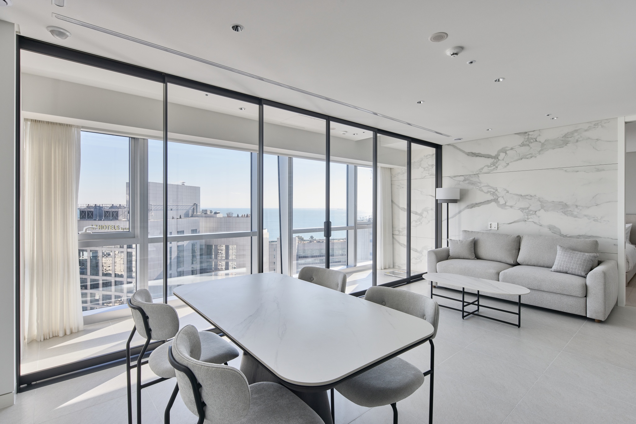 디럭스 뷰프리 2싱글(Room only)