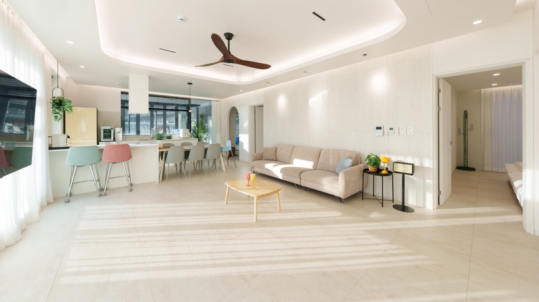 room detail thumbnail 1